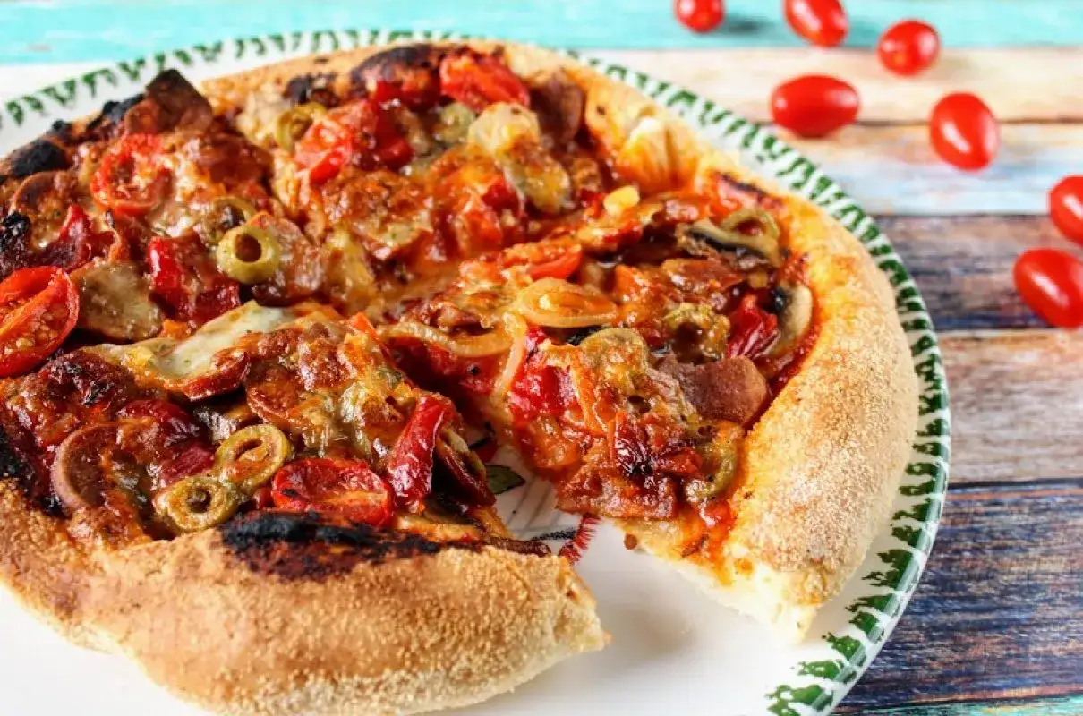 domowe ciasto na pizzę wyrastające