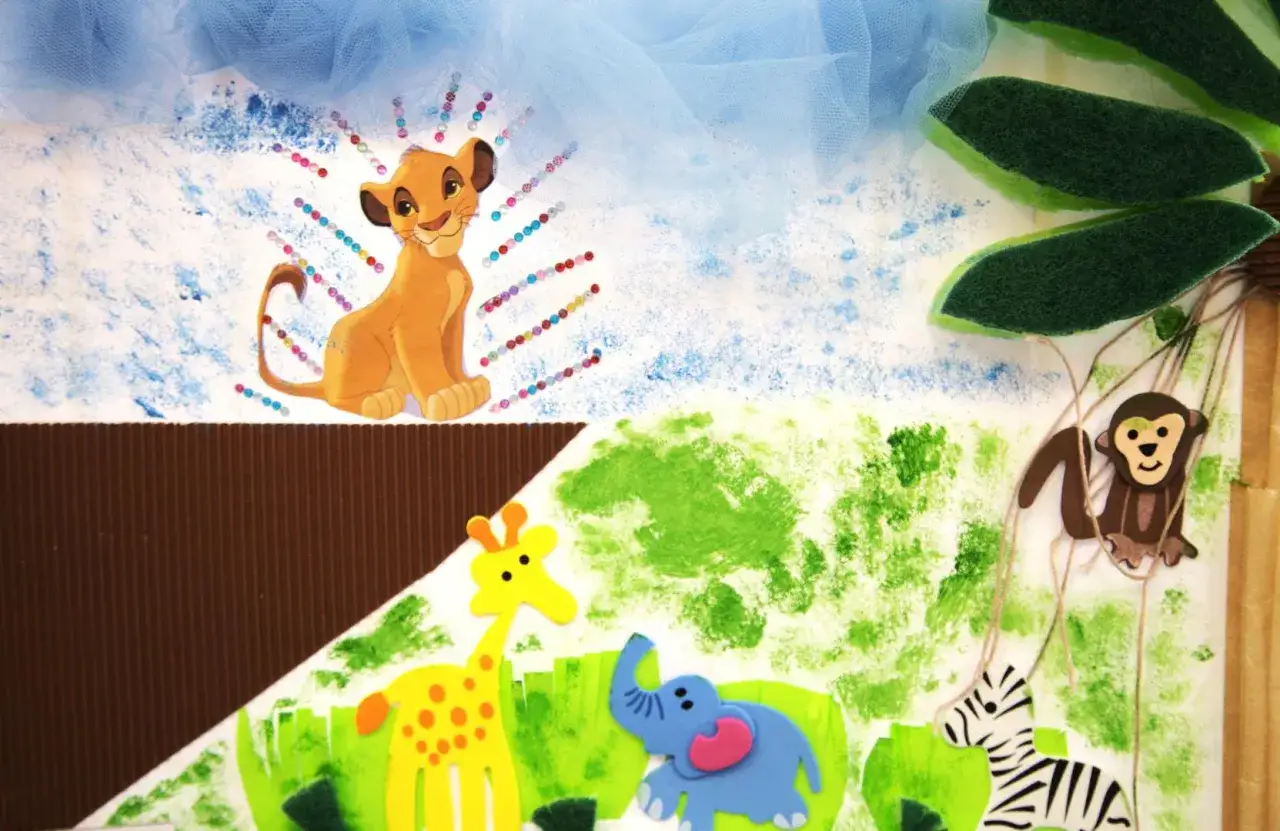 Przerabianie zdjęć na bajkowe: Simba, żyrafa, słoń, zebra i małpka w scenerii dżungli.