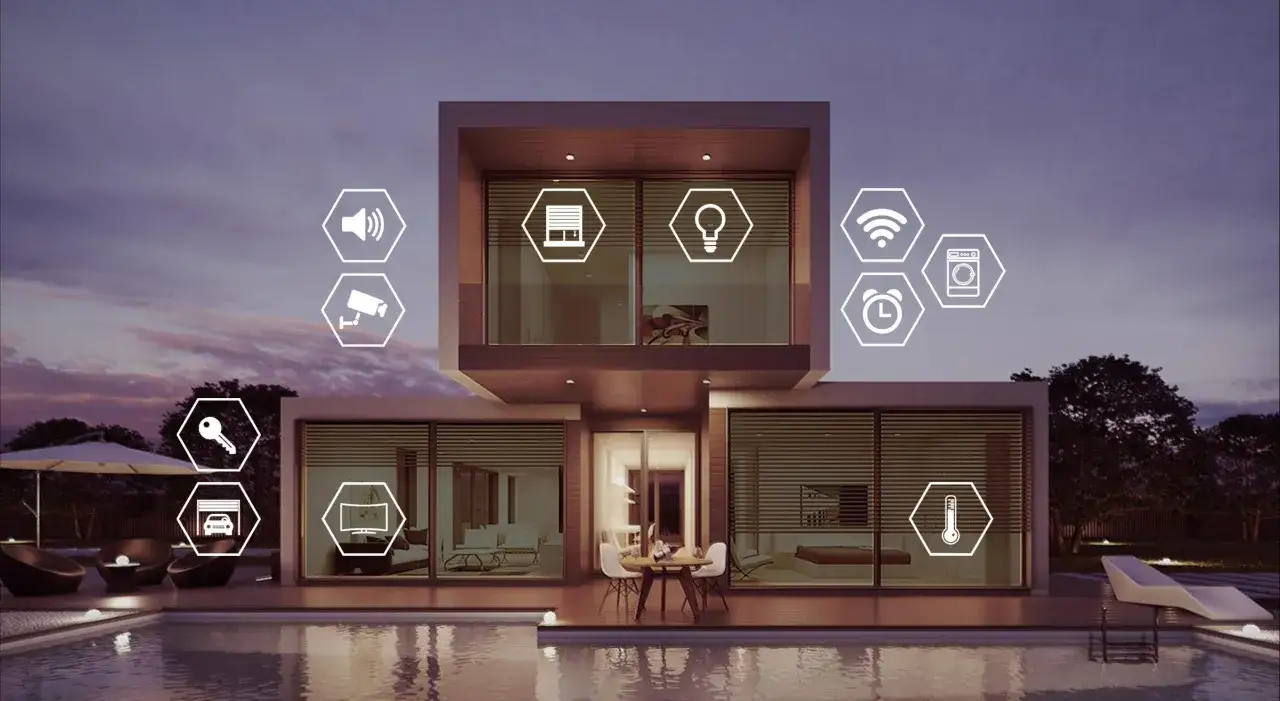 Casa moderna con piscina y iconos de domótica e inmotica: seguridad, luces, persianas, clima, electrodomésticos y más.