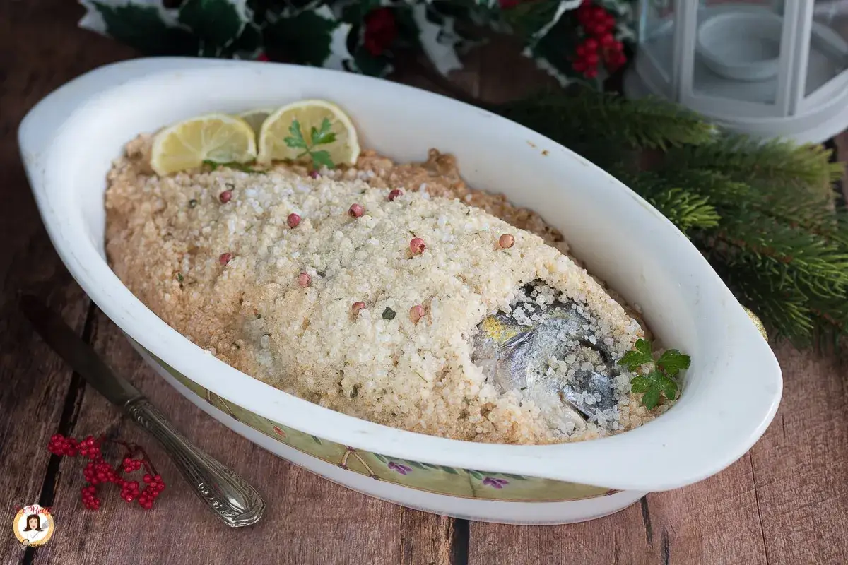 Orata al sale, un piatto festivo con limone e pepe rosa, pronto per essere gustato.