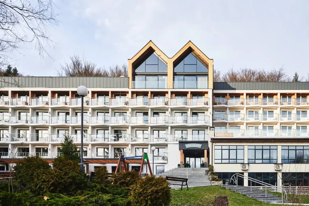 Hotel Halo Szczyrk basen z widokiem