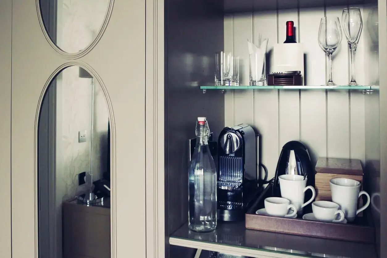 hotel minibar wnętrze