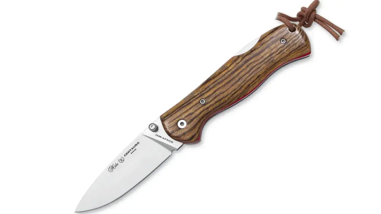 Navaja Nieto Centauro con mango de madera veteada y cord&oacute;n.