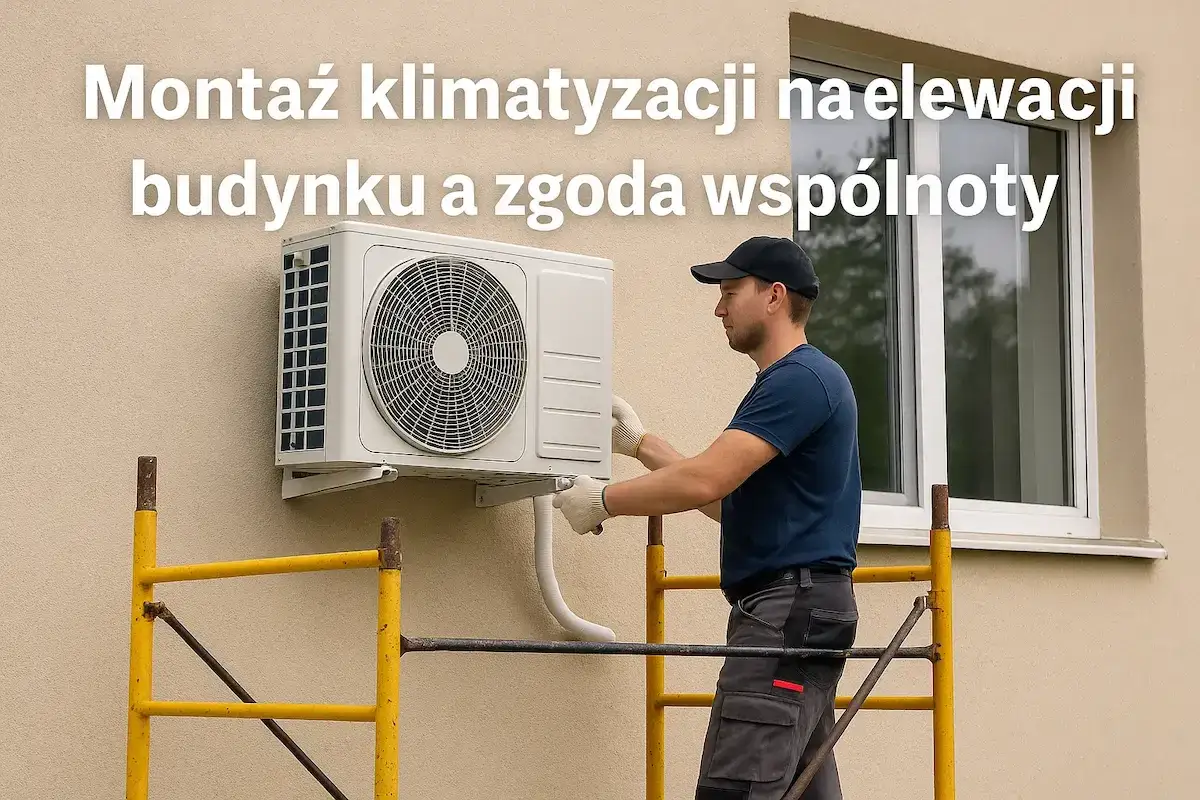 Montaż klimatyzacji na elewacji budynku. Fachowiec w rękawiczkach podłącza jednostkę zewnętrzną klimatyzatora.