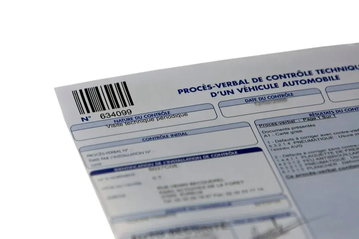 Procès-verbal de contrôle technique d'un véhicule automobile, essentiel pour la conduite de véhicules en toute sécurité.