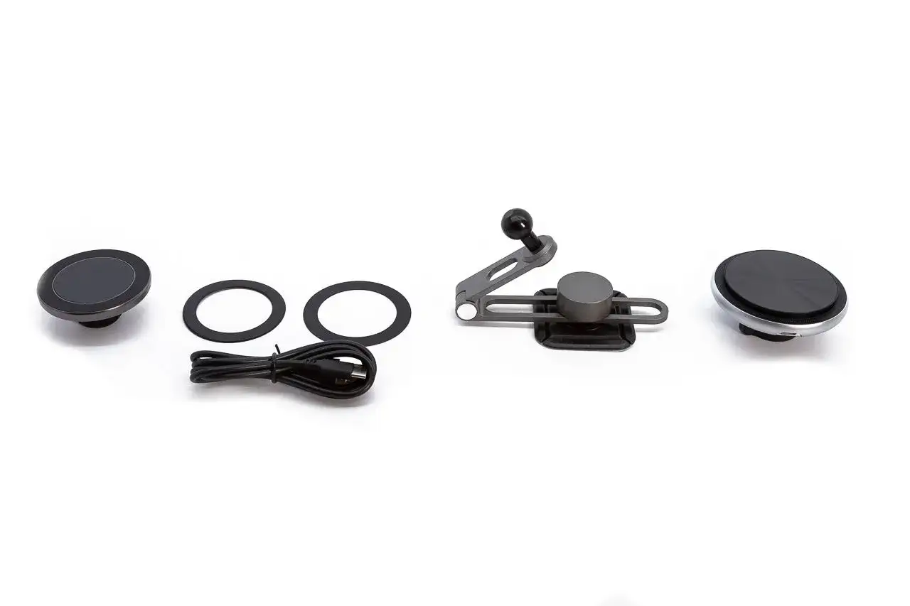 Accessoires pour un montage MagSafe : chargeur, c&acirc;ble USB, anneaux et support.