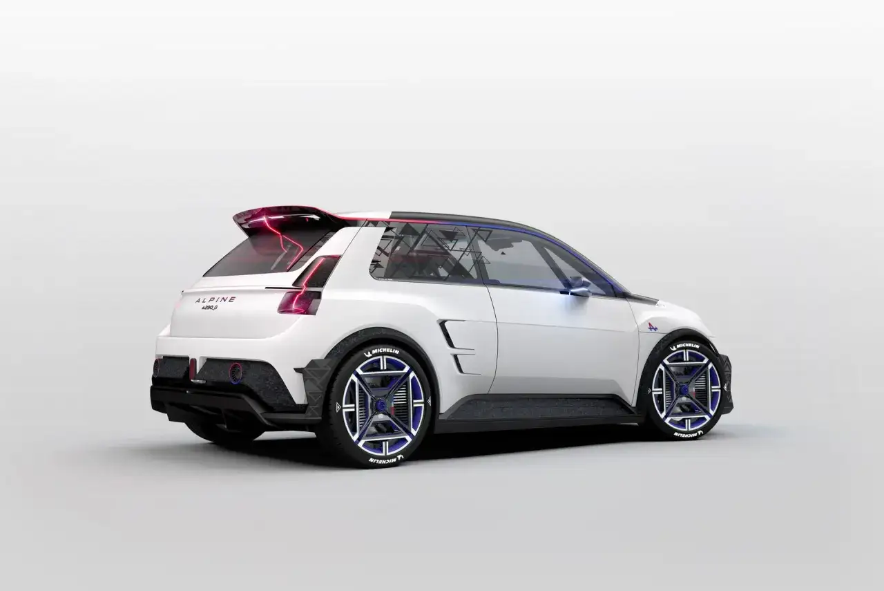 Der weiße Alpine A290 mit futuristischem Heckspoiler und leuchtenden Akzenten.