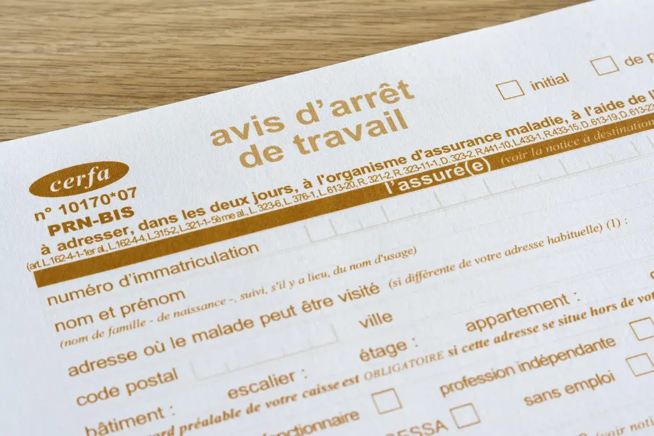 Avis d'arr&ecirc;t de travail Cerfa. Ce document est utilis&eacute; pour d&eacute;clarer un arr&ecirc;t maladie, potentiellement li&eacute; aux cong&eacute;s pay&eacute;s ou &agrave; un arr&ecirc;t maladie r&eacute;troactif.