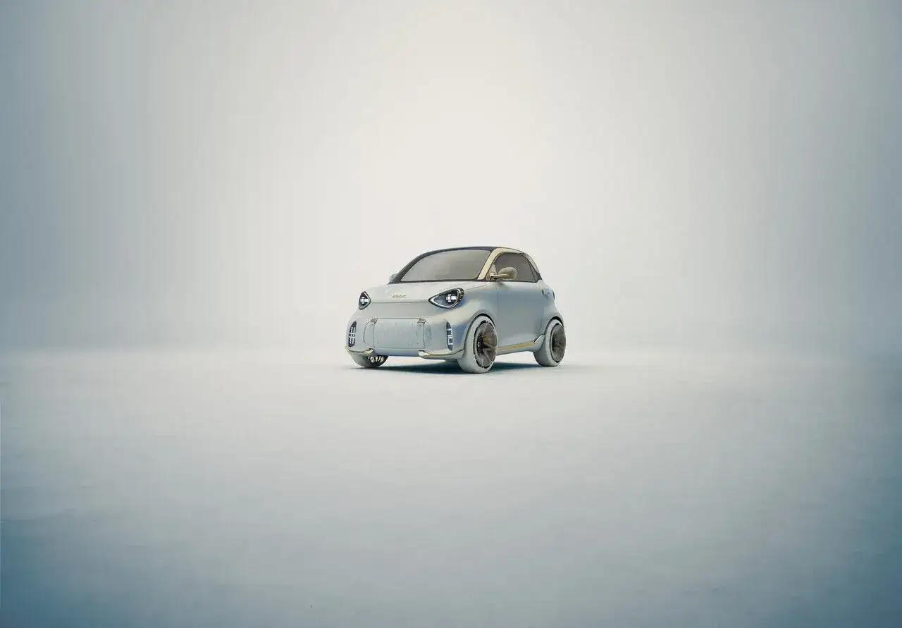 Un'auto smart #2 bianca e dorata, dal design futuristico, su uno sfondo neutro.