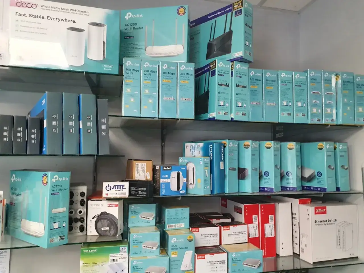 W hurtowni elektrycznej elpunkt znajdziesz routery TP-Link, systemy mesh i switche.