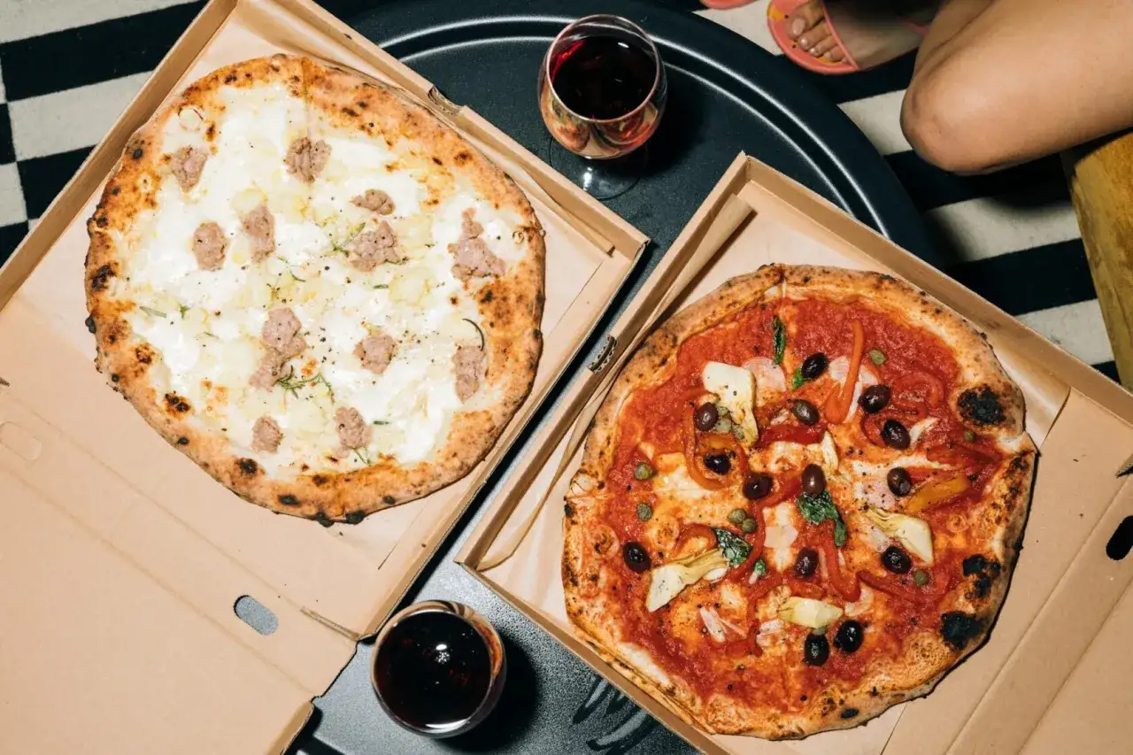 r&oacute;żne typy pizzerii w Polsce, ruch w pizzerii