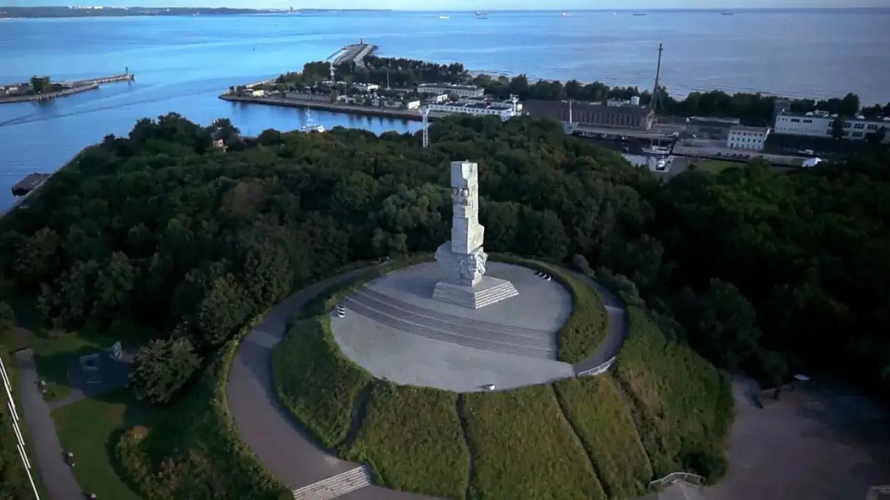 Pomnik Obrońców Wybrzeża na Westerplatte. Zwiedzanie tego miejsca to lekcja historii.