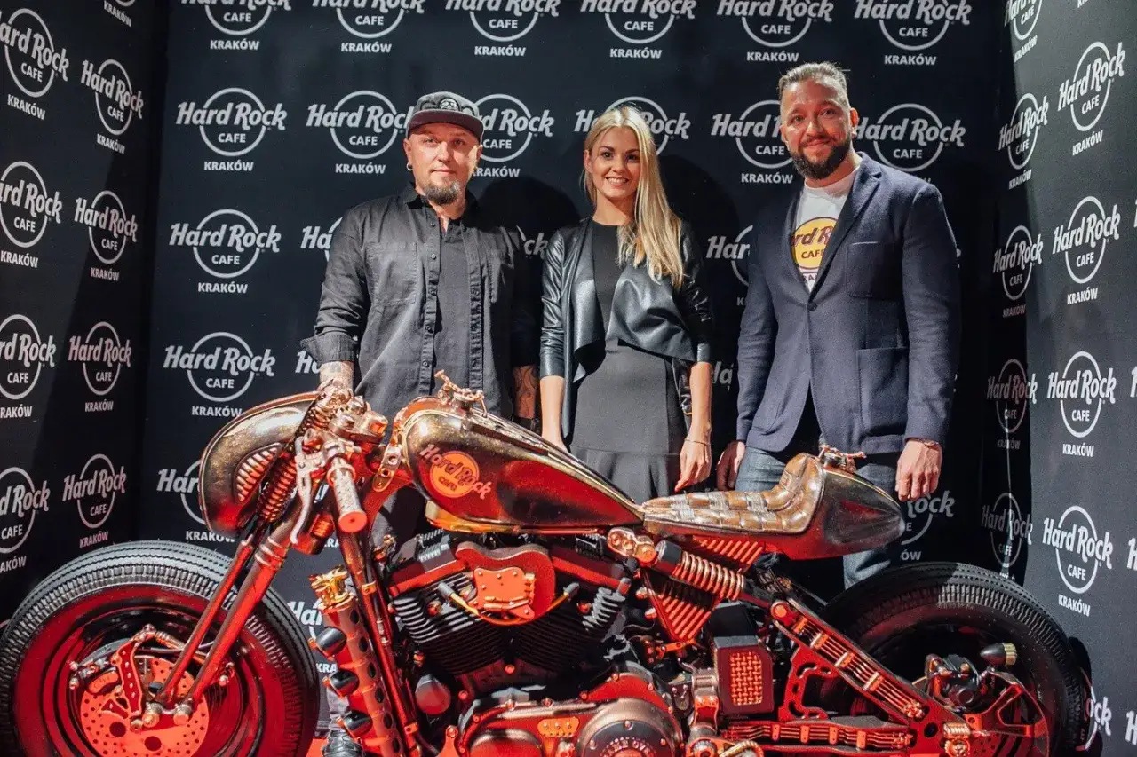 City Rock Katowice wnętrze motocykle gitary
