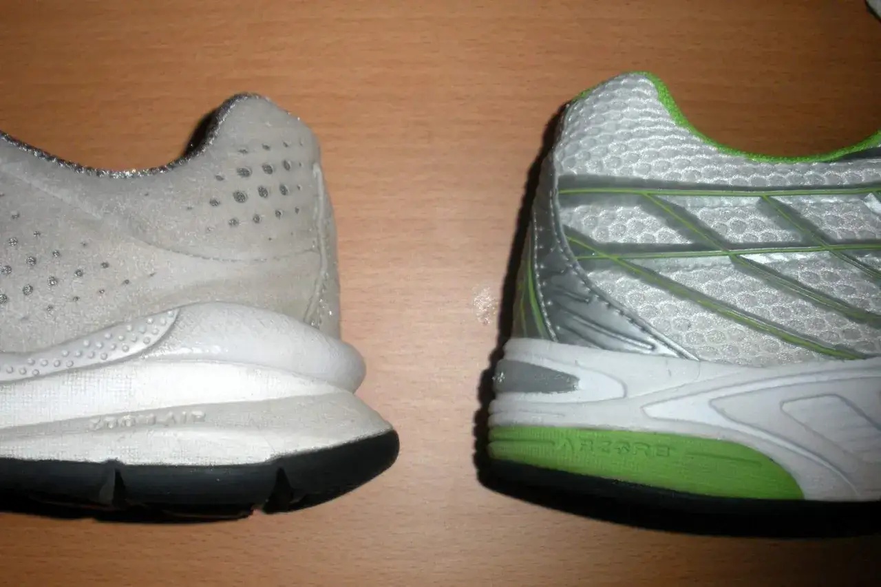 Dwa buty sportowe, jeden jasny, drugi biało-srebrny z zielonymi akcentami. Czy buty do biegania nadają się do chodzenia?