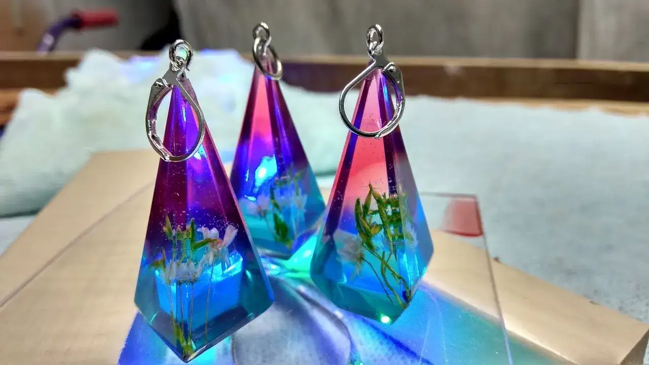Pomysły na biżuterię z żywicy epoksydowej