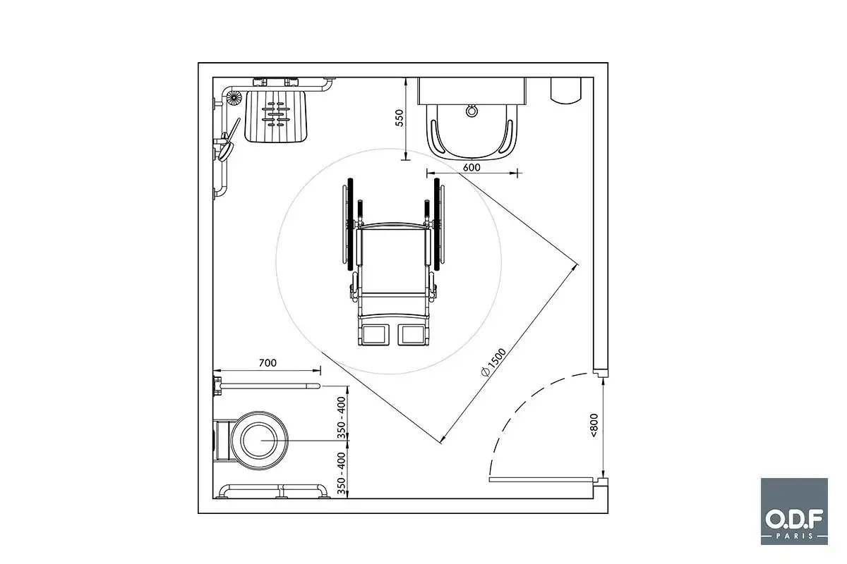 Plan d'une salle de bain adapt&eacute;e aux personnes &agrave; mobilit&eacute; r&eacute;duite, respectant la norme WC PMR avec espace de rotation pour fauteuil.
