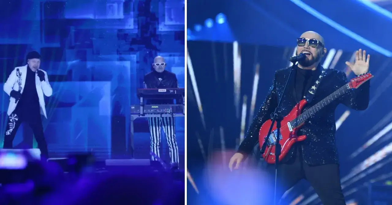 Na scenie artyści wykonują **kombi piosenki alfabetycznie**. Jeden śpiewa, drugi gra na keyboardzie, a trzeci na gitarze.