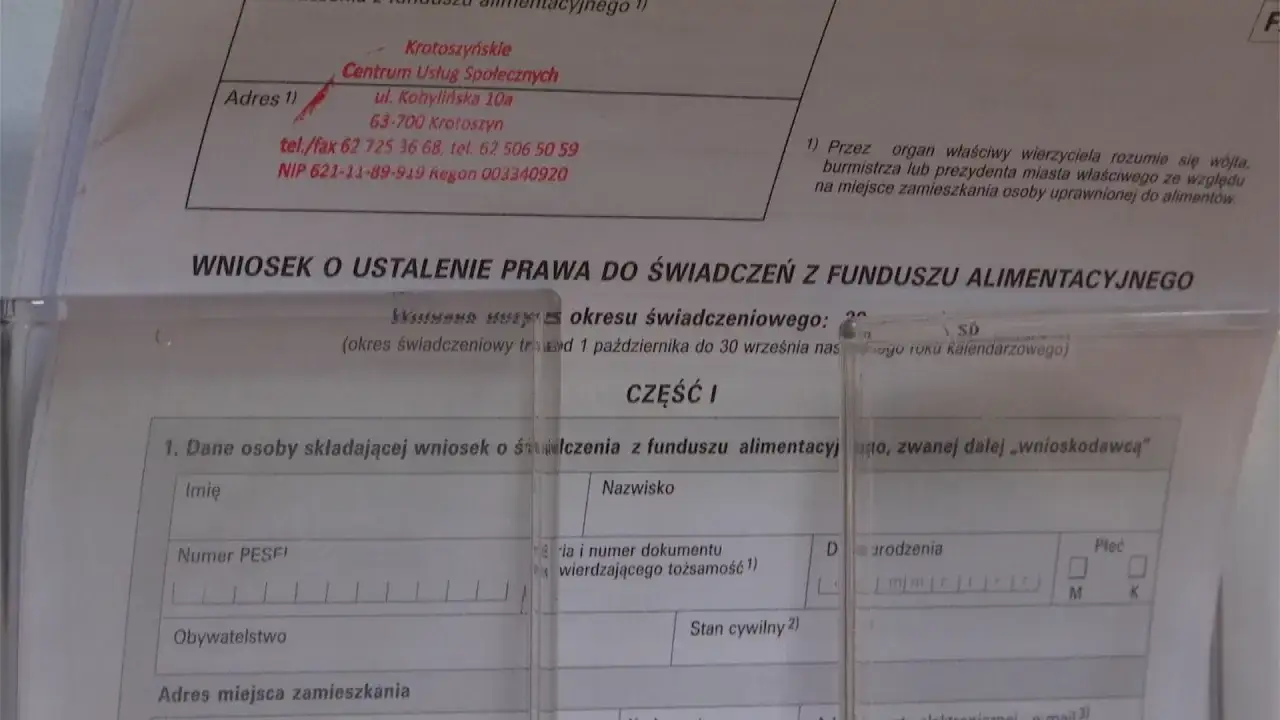 Wniosek o świadczenia z funduszu alimentacyjnego, który może pomóc samotnej matce. Formularz zawiera dane osobowe i adresowe.