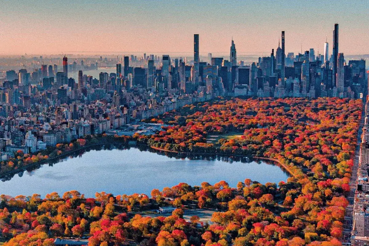 Herbstfarben im Central Park, New York. Die beste Reisezeit für dieses Spektakel ist im Oktober.