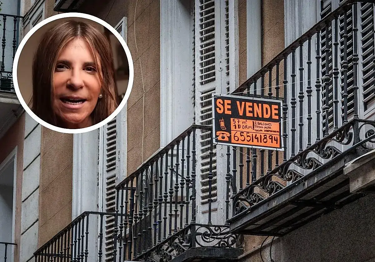 Asesor compra vivienda: mujer sonriente y cartel de