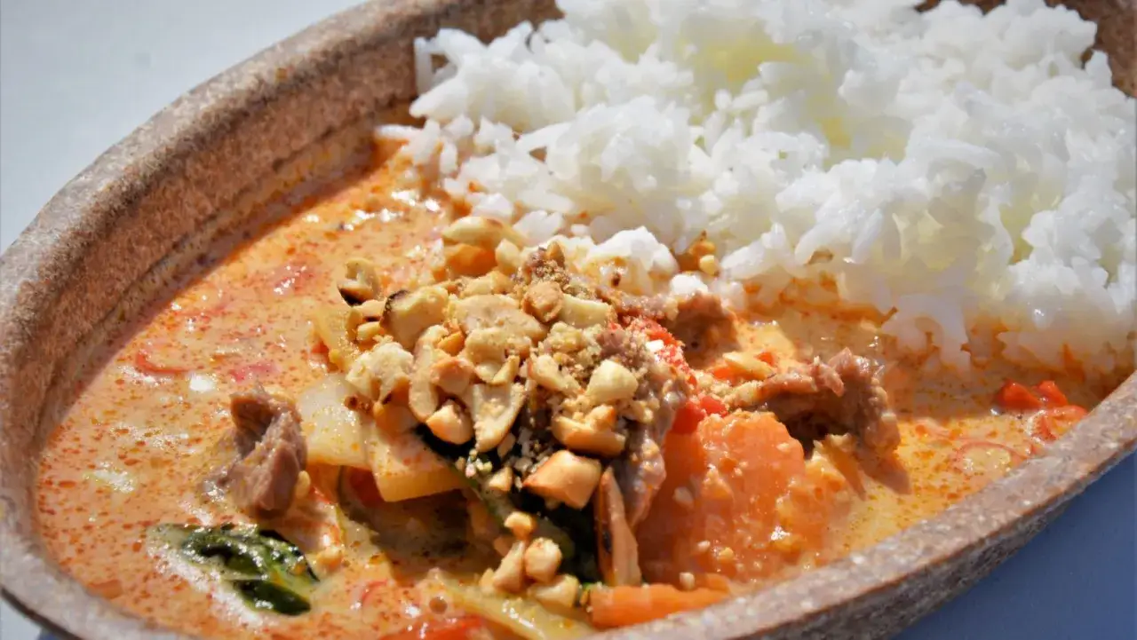 żółte czerwone zielone curry