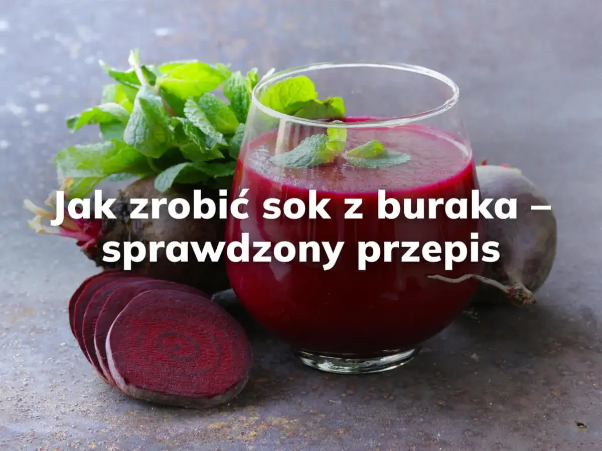 Szklanka świeżego soku z buraka, obok buraków i listków mięty. Pyszny i zdrowy napój.
