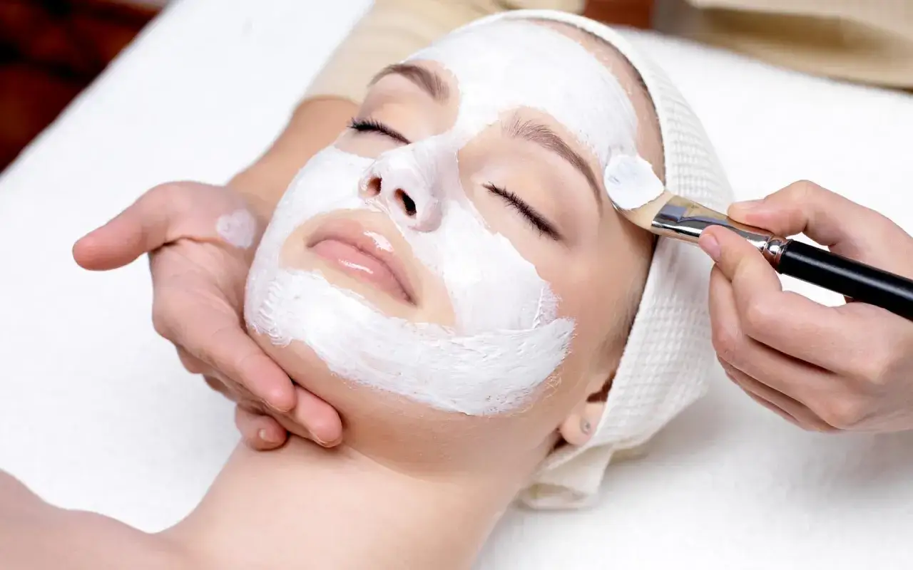 różne zabiegi spa na ciało i twarz, masaż, maska