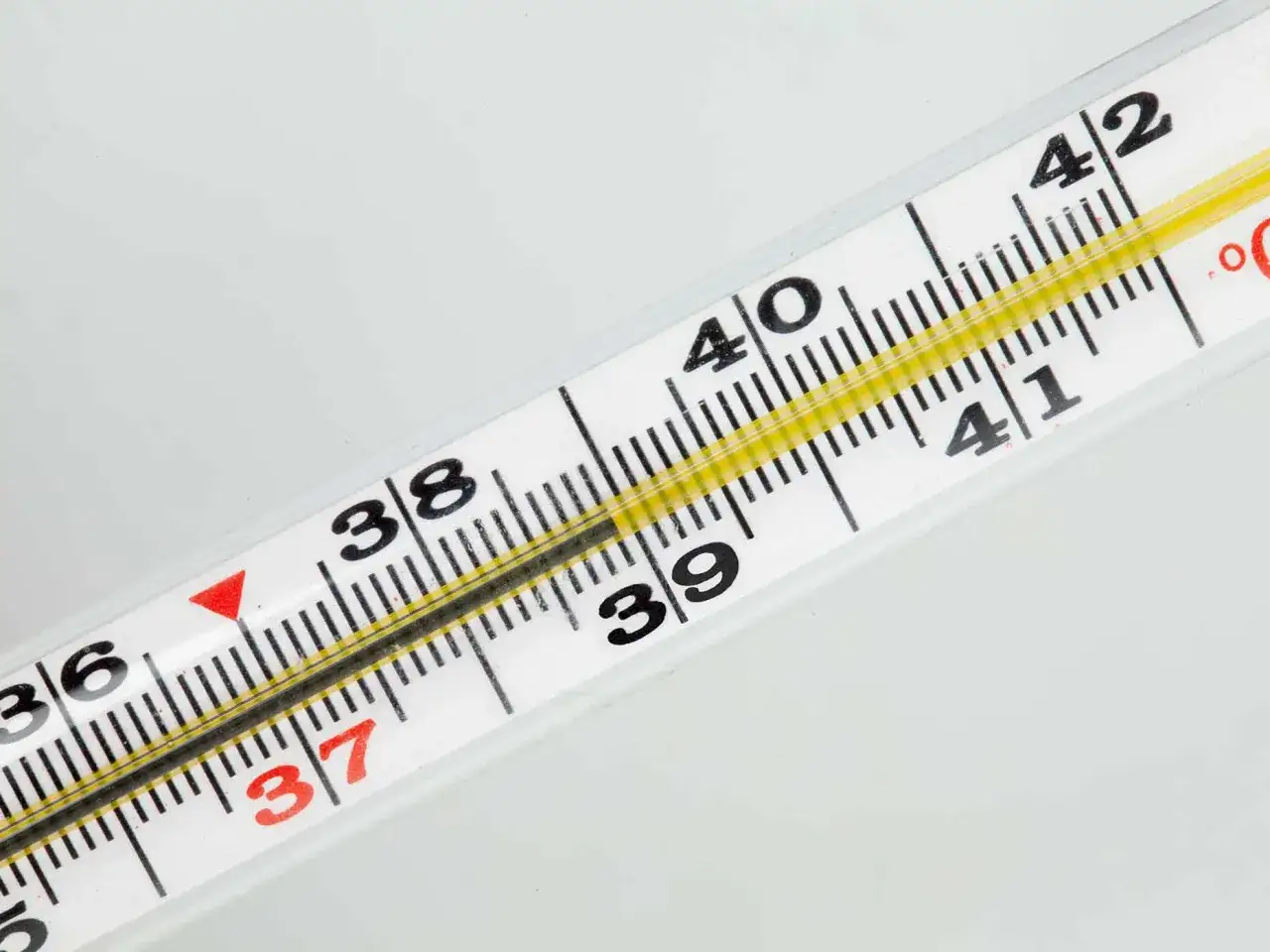 Termometro segna quasi 39&deg;C. Una febbre che non scende nei bambini &egrave; preoccupante.