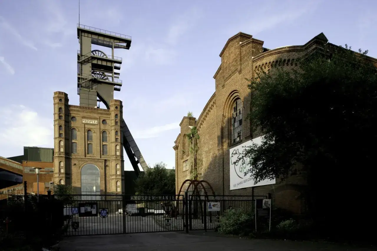 Das **Zeche Bottrop** mit dem markanten F&ouml;rderturm 