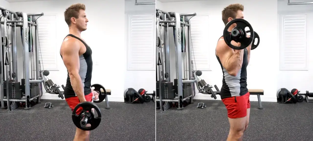 Mężczyzna wykonuje ćwiczenie barbell curl, podnosząc sztangę do klatki piersiowej, budując mięśnie ramion.