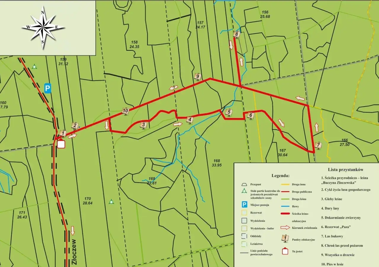 Mapa leśna z zaznaczoną ścieżką edukacyjną „Buczyna Złoczewska”. Widać punkty przystanków, drogi i oznaczenia terenu. Przylepka z numerem 10 to „Pies w lesie”.