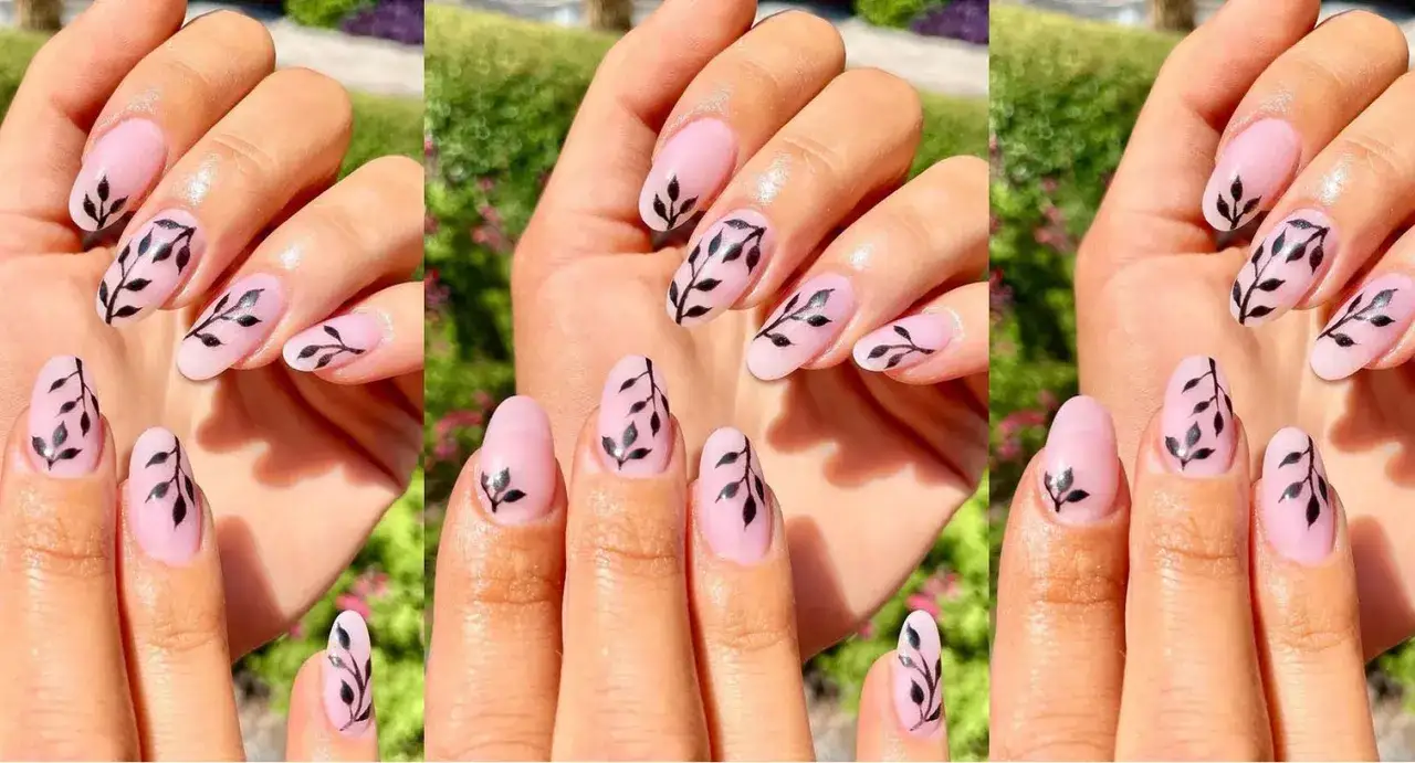 Unghie rosa e nere semplici con decorazioni a rametto.