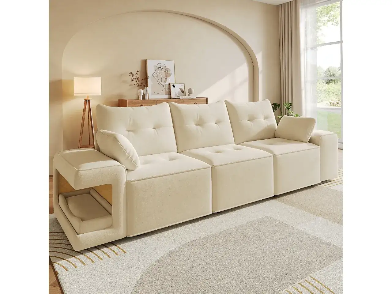 Sofá modular beige con dos cojines decorativos. Ideal para saber cuántos cojines poner en un sofá y crear un espacio acogedor.