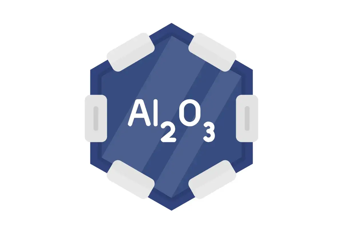 Symbol chemiczny Al₂O₃, czyli tlenek glinu, znany jako alumina, na niebieskiej tarczy z białymi elementami.