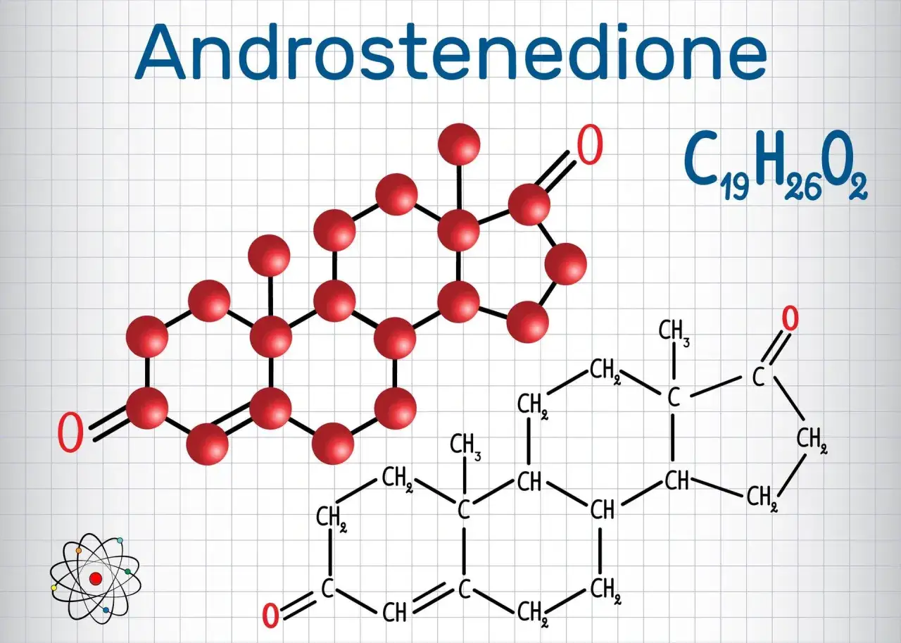 Struktura chemiczna androstendionu, hormonu steroidowego. Wzór sumaryczny C19H26O2.