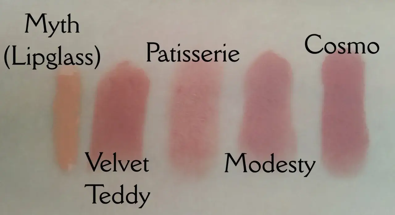 Swatch di rossetti: Myth (lipglass) color carne, Velvet Teddy, Patisserie, Modesty, Cosmo. Scopri quale rossetto color carne sta bene a te.