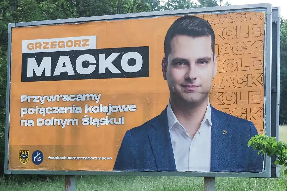 Grzegorz Macko, kandydat na Dolnym Śląsku, w projekcie kampanii wyborczej przykłady. Obiecuje przywrócenie połączeń kolejowych.