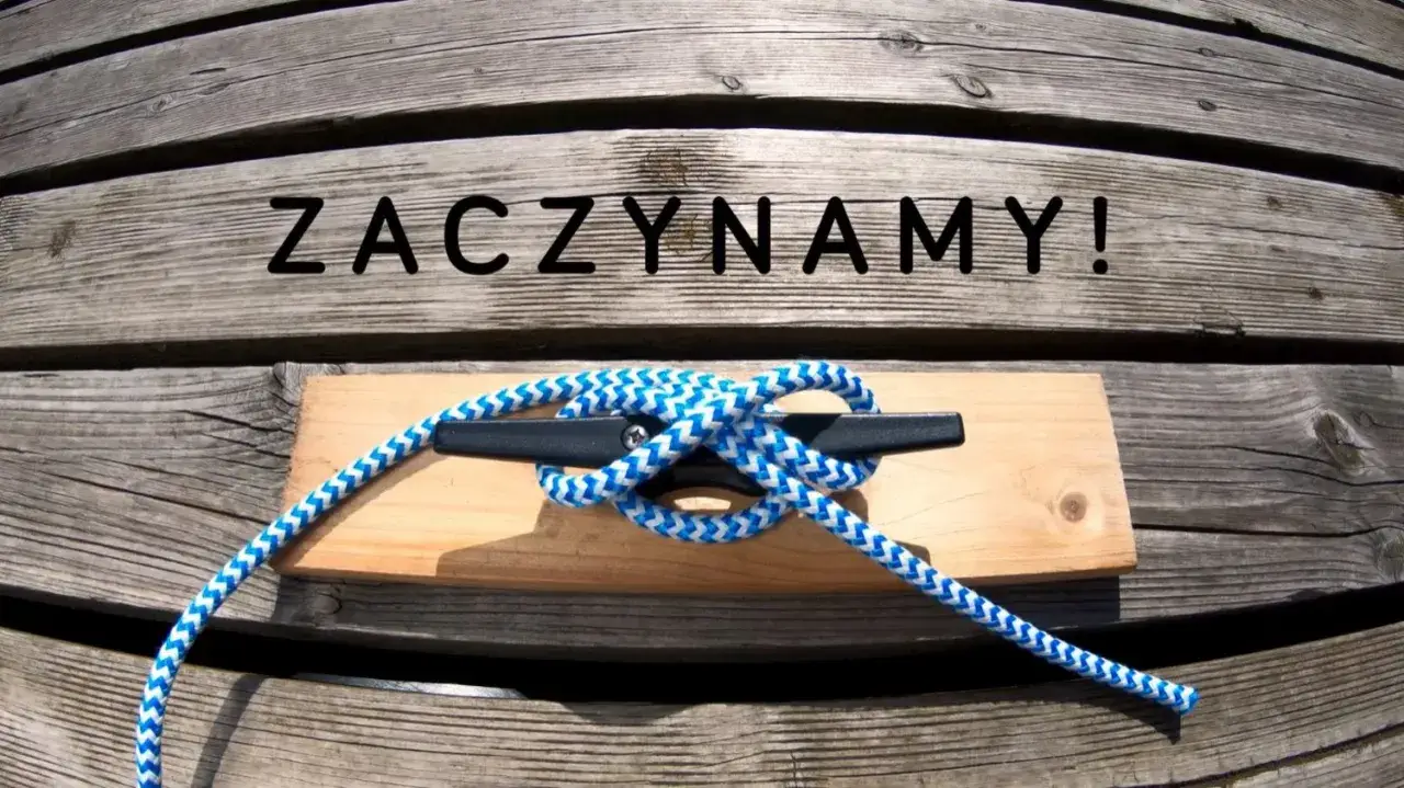 Zacznijmy przygodę z żeglarstwem! Mocny węzeł na knadze, gotowy do drogi.