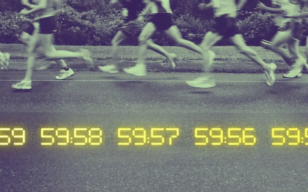 Atleti corrono, il tempo scorre: 10 km di corsa in quanto tempo? Il cronometro segna 59:58.