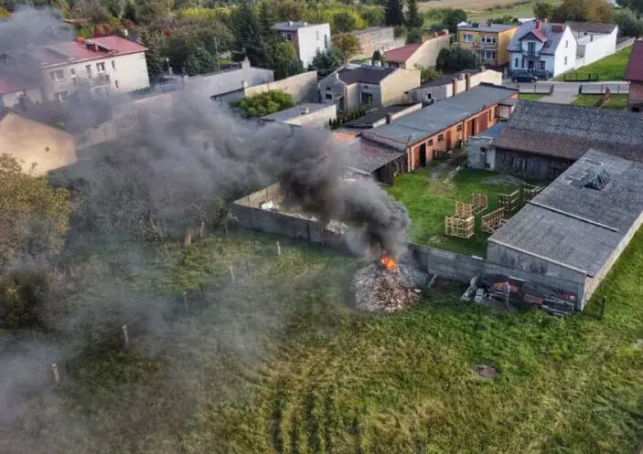 toksyczne dymy spalanie syntetyk&oacute;w