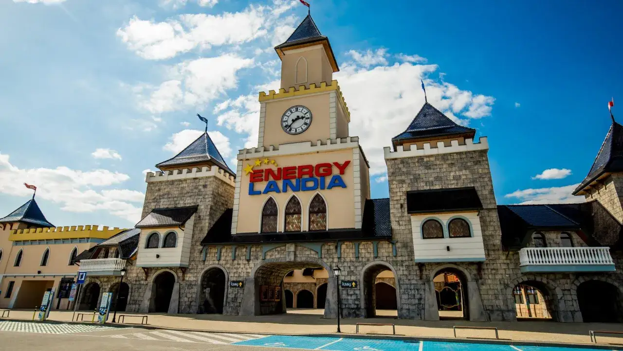 Zamek Energylandia z napisem 