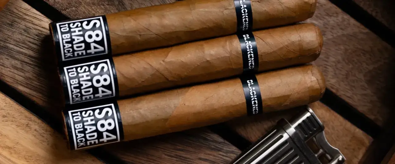 Tre cigarrer med banderoller