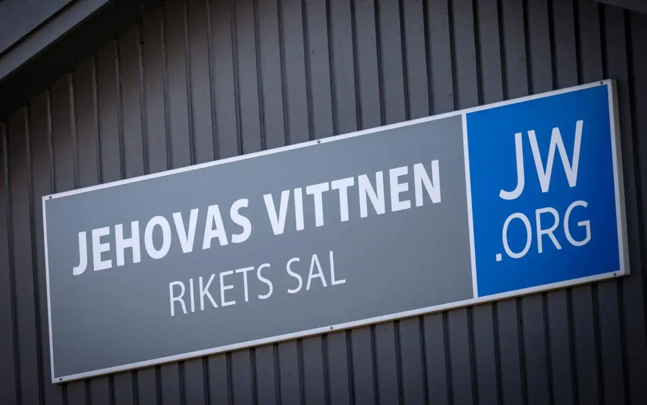 Skylt för Jehovas vittnen, Rikets Sal. JW.ORG.