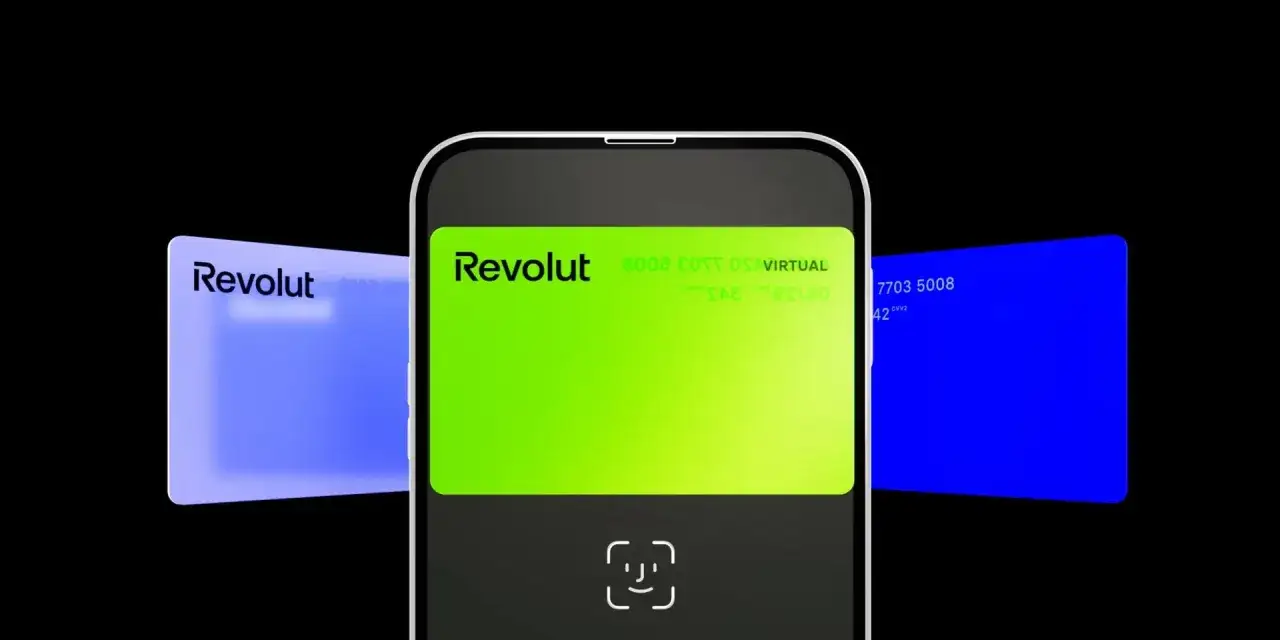 Telefon z kartą Revolut i opcją revolut pay later. Dwie karty w tle, jedna niebieska, druga fioletowa.