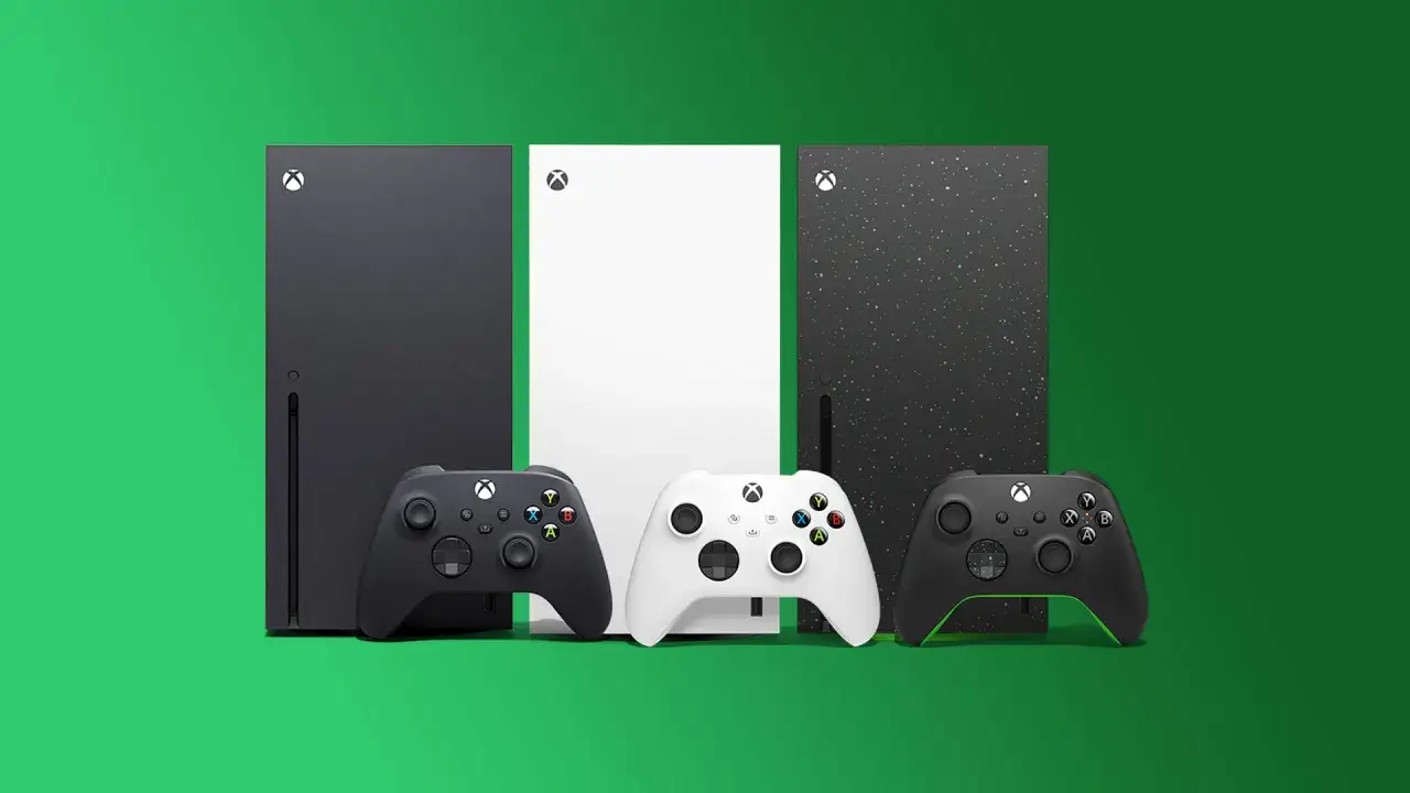 Drei Xbox Series X Konsolen in Schwarz, Wei&szlig; und mit Sternenmuster, daneben drei Controller. Die Zukunft des Gamings mit Xbox next.