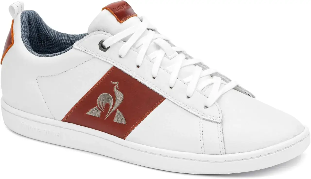 Sneakers Le Coq Sportif uomo bianche con banda laterale marrone e logo gallo ricamato. Stile classico e sportivo.