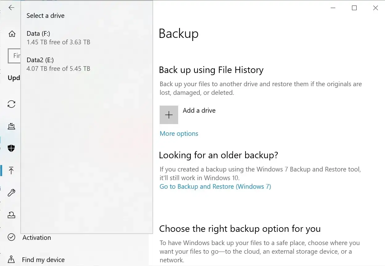 Windows-Einstellungen: Dateiversionsverlauf aktivieren. Wählen Sie eine Festplatte für die Sicherung aus.