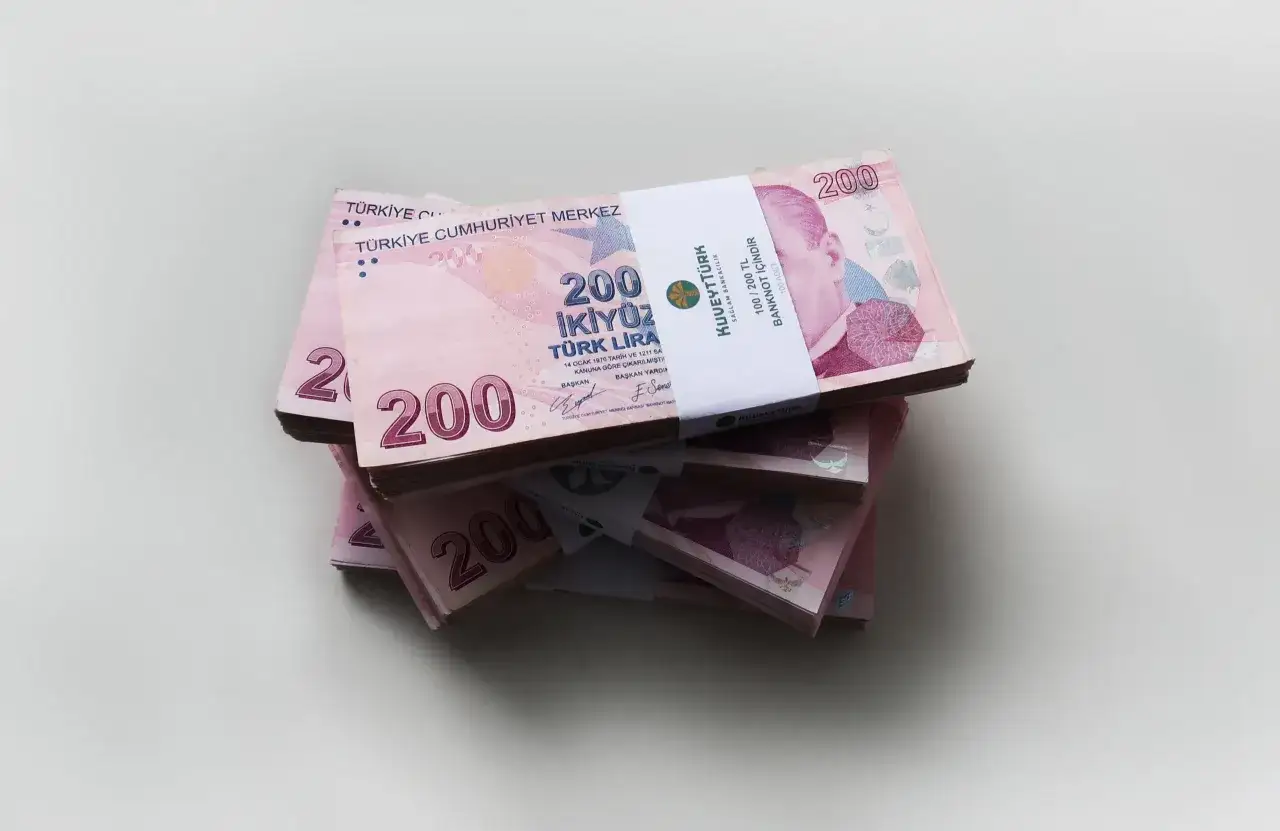 Zdjęcie Jaka waluta do Turcji? Sprawdź, co warto wiedzieć przed wyjazdem