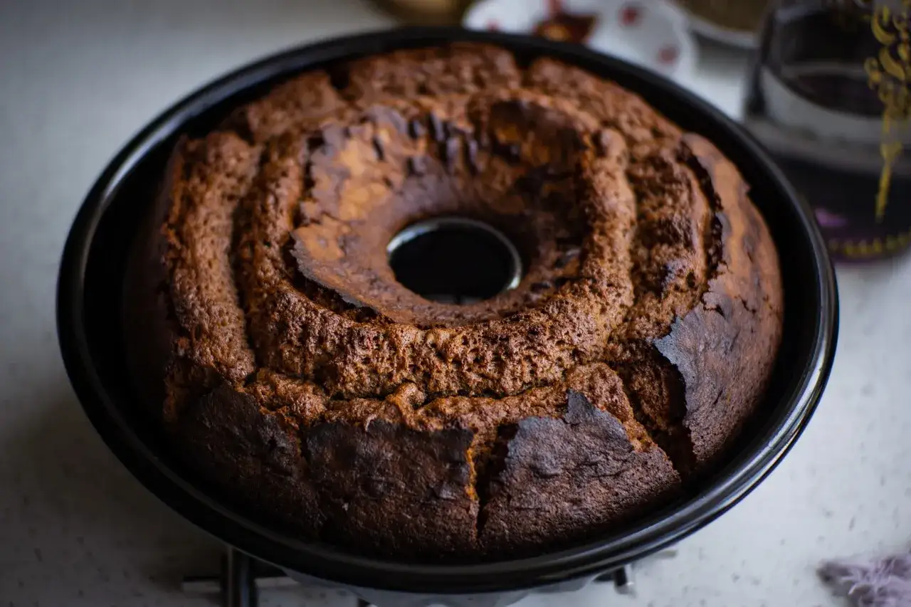 Pyszny, rumiany babka z formy, idealna do pieca na termoobiegu.