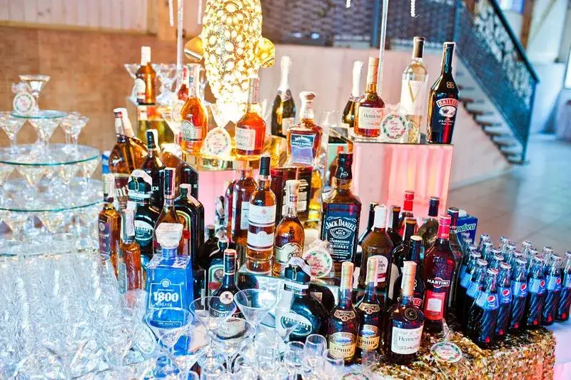różne alkohole na wesele